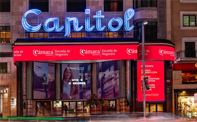 Publicidad exterior para Escuela de Negocios de Cámara de Comercio de Madrid